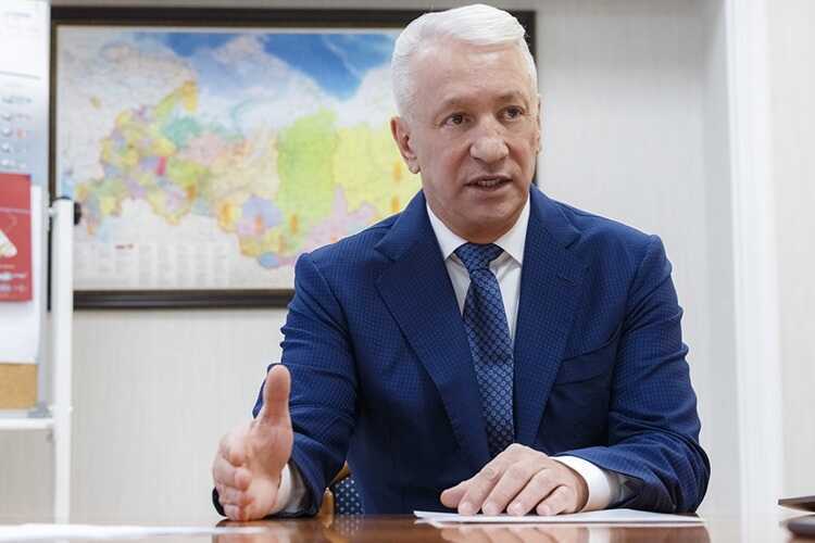 Антикоррупционный фонд провел пикет в Мадриде против руководителя «Вертолетов России» Николая Колесова