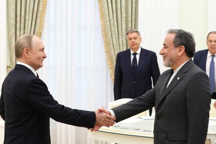 Путин встретился с министром иностранных дел Ирана и раскритиковал атаки США и Израиля