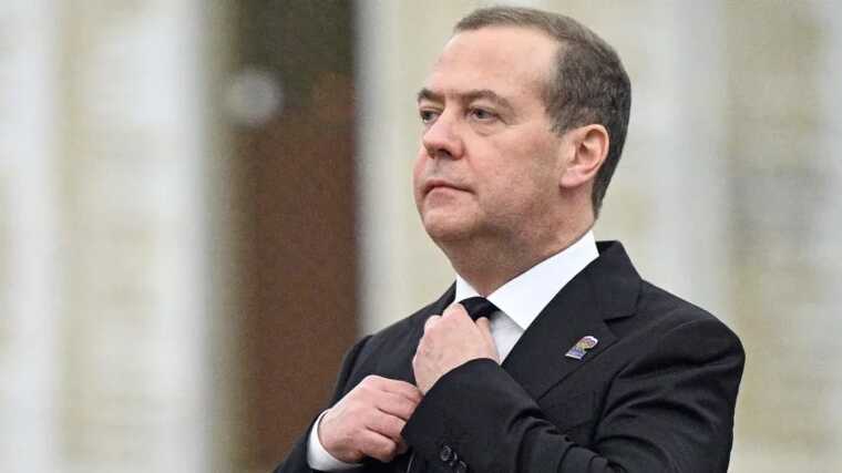 Трамп раскритиковал Медведева за слова о передаче Ирану ядерного оружия