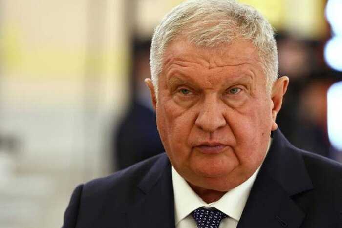 «Сечинская тройка» усиливает контроль: борьба кланов и коррупционные дела в преддверии смены власти