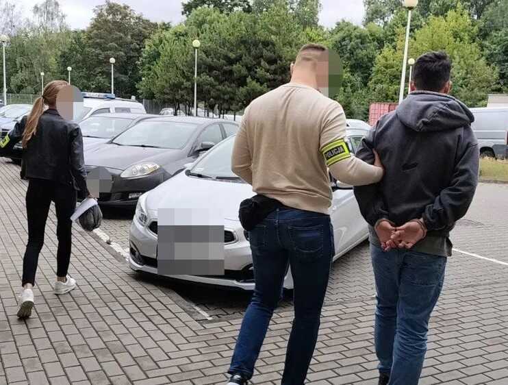 Полиция Варшавы задержала двух мужчин по подозрению в банковском мошенничестве