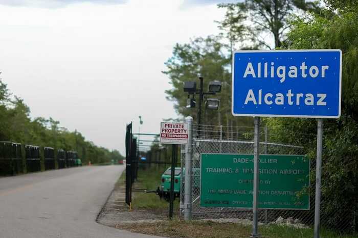«Аллигаторовый Алькатрас» под угрозой закрытия: суд запретил принимать новых мигрантов