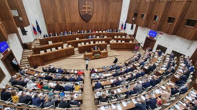 Парламент Словакии поддержал план по расформированию общественного вещания страны