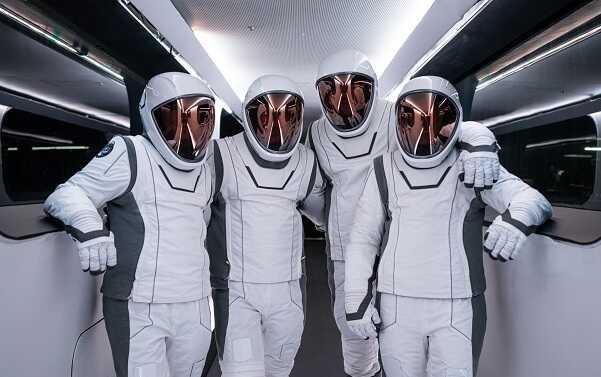 Миссия Polaris Dawn: Четверо непрофессиональных астронавтов отправятся на рекордную высоту в космосе