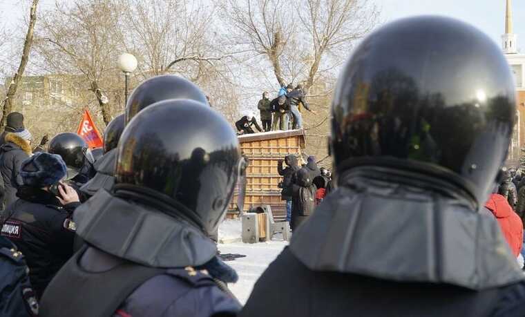 Красноярские власти сохраняют ковидные ограничения для запрета митингов