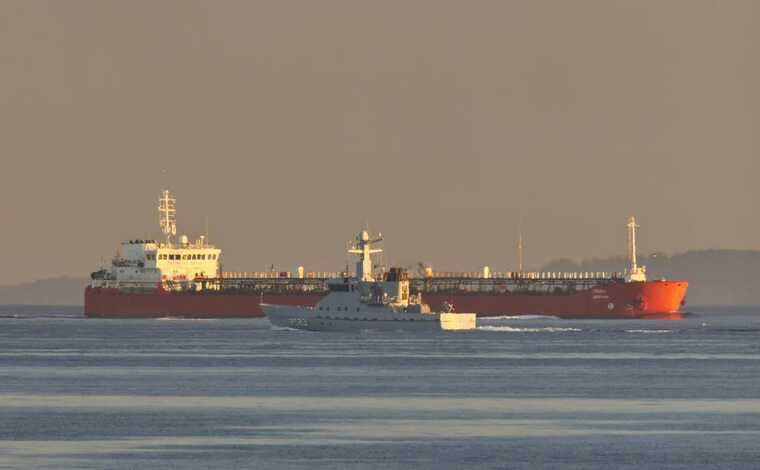 Корвет «Бойкий» сопровождает суда «Оборонлогистики» в Средиземное море