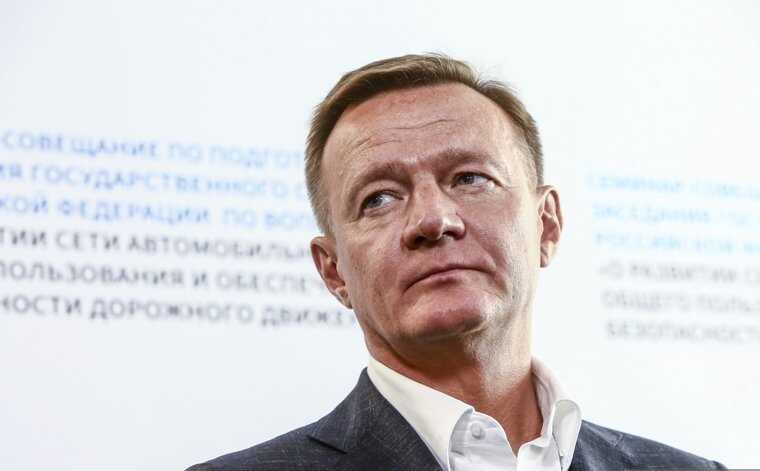 Светлана Старовойт с детьми присутствует на прощании с экс-министром